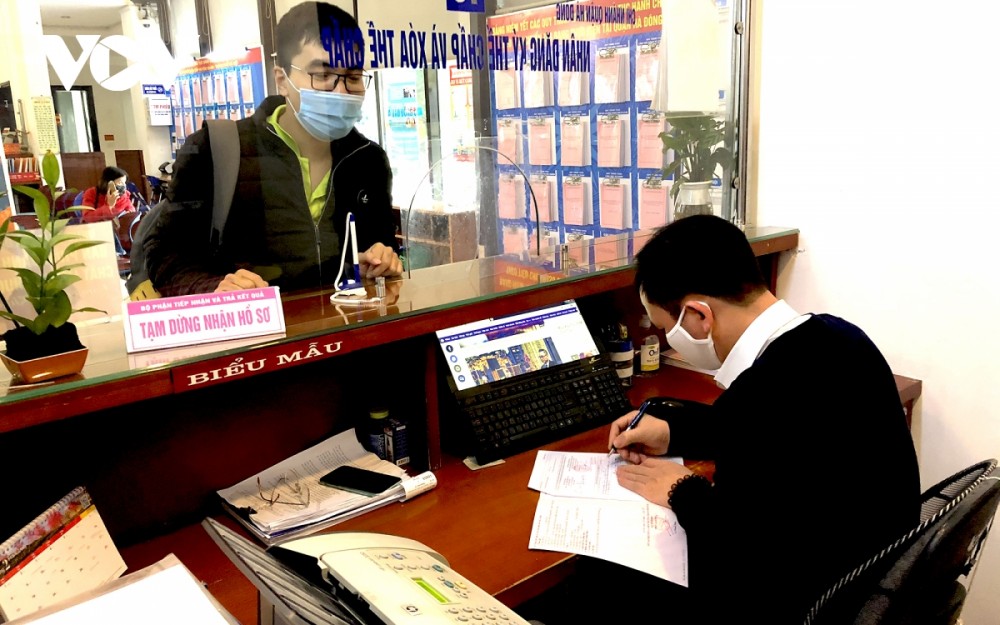 Các cơ quan tại Hà Nội thực hiện nghiêm túc phòng, chống dịch Covid-19 ngày làm việc đầu năm mới