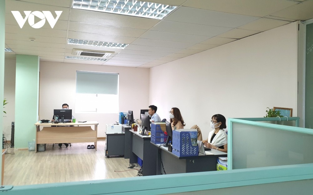 Các cơ quan tại Hà Nội thực hiện nghiêm túc phòng, chống dịch Covid-19 ngày làm việc đầu năm mới