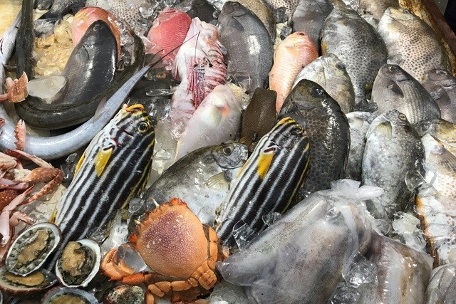 Hải sản ở Lý Sơn được đánh bắt gần bờ nên rất tươi ngon. (Nguồn: Dân trí) Hải sản ở Lý Sơn được đánh bắt gần bờ nên rất tươi ngon. (Nguồn: Dân trí)