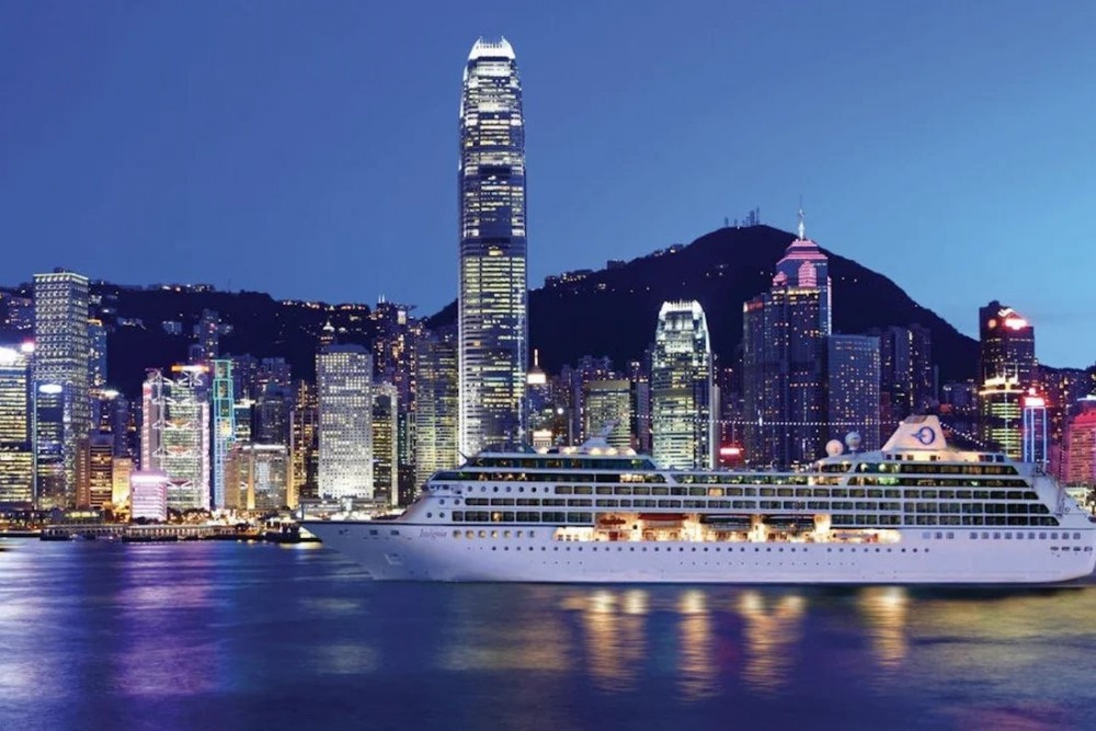 Tàu Insignia bao gồm 4 nhà hàng, 8 quán bar và 342 dãy phòng, có sức chứa tổng cộng 684 khách. Trong ảnh: du thuyền Insignia của Oceania Cruises tại Hong Kong. (Nguồn: Oceania Cruises)