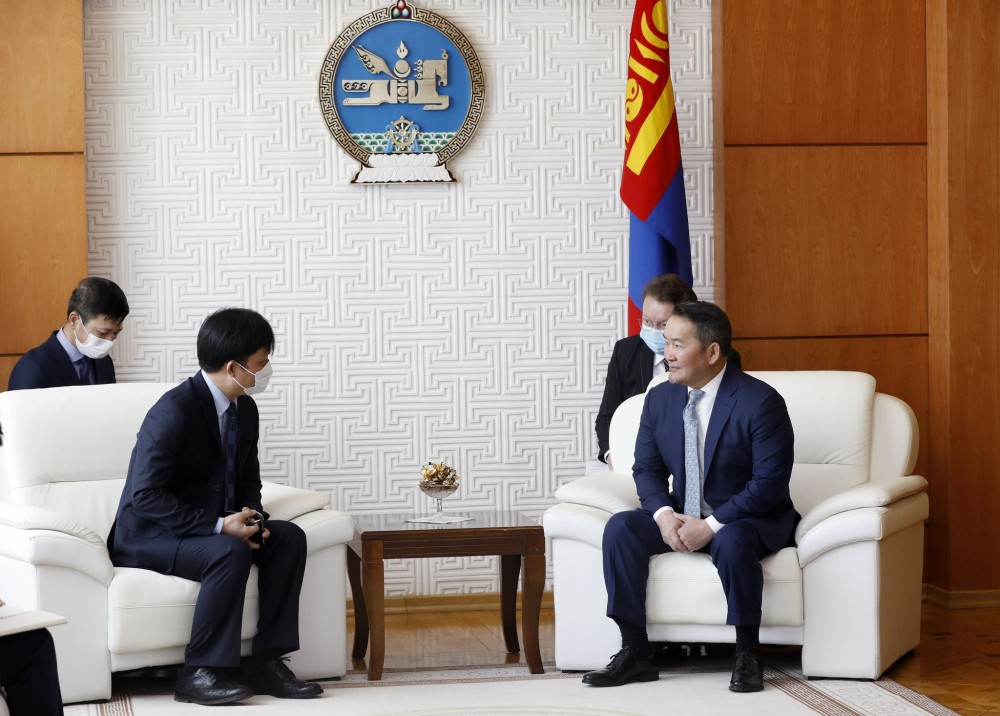 Đại sứ Doãn Khánh Tâm trình Ủy nhiệm thư lên Tổng thống Mông Cổ