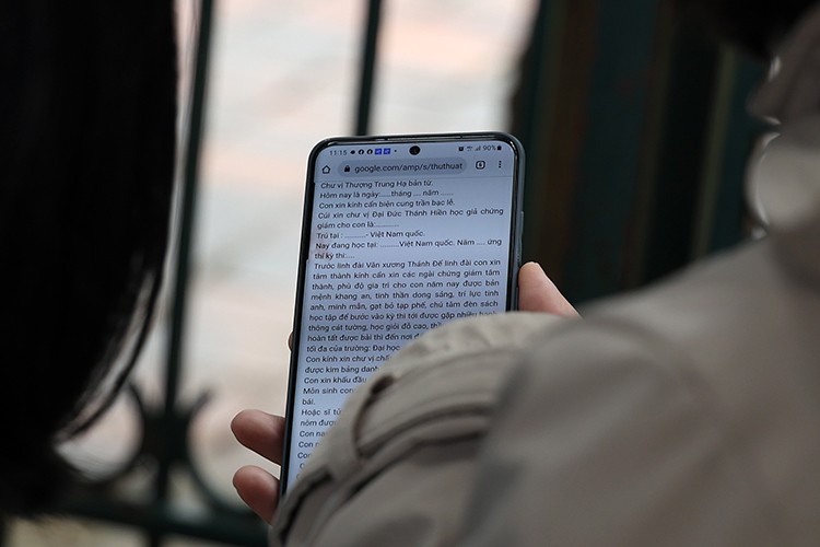 Mồng 2, người dân Hà Nội nô nức đến Văn Miếu xin chữ đầu năm