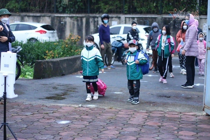 Nhiều địa phương trên cả nước đã cho trẻ từ lớp 1-6 đi học trở lại. (Nguồn: Vietnamnet)