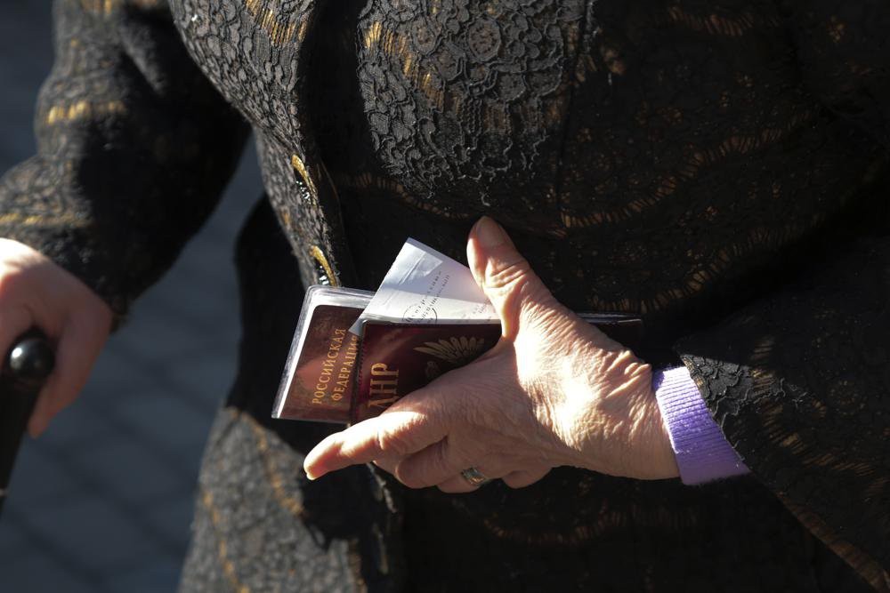 Hàng nghìn người ở phía Đông Ukraine sơ tán đến Nga