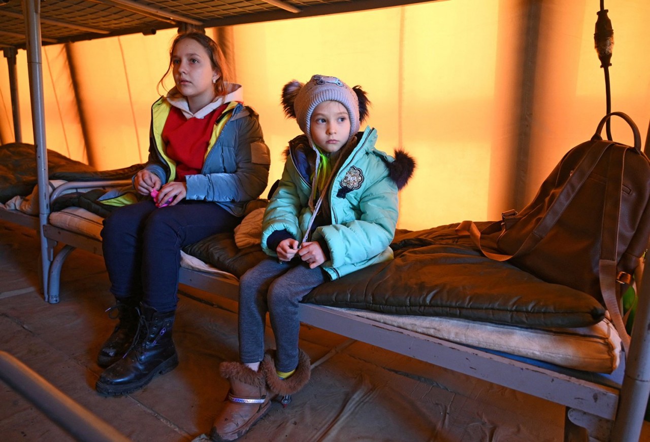 Hàng nghìn người ở phía Đông Ukraine sơ tán đến Nga