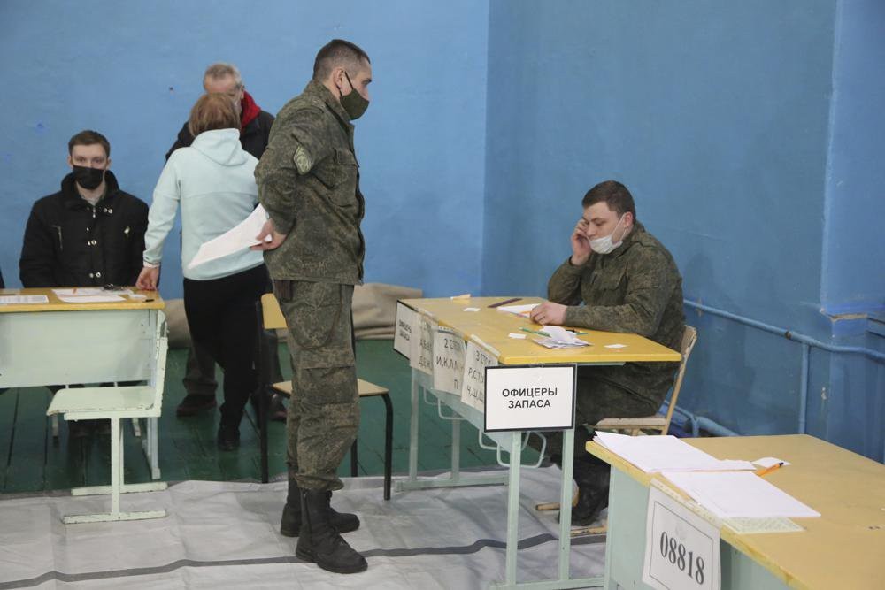 Hàng nghìn người ở phía Đông Ukraine sơ tán đến Nga