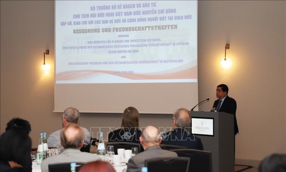 trao tang huan chuong huu nghi cua viet nam cho mot so ban be duc