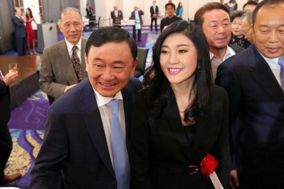 bau cu thai lan truoc gio g dua nhau doi ten thanh thaksin yingluck de de trung cu