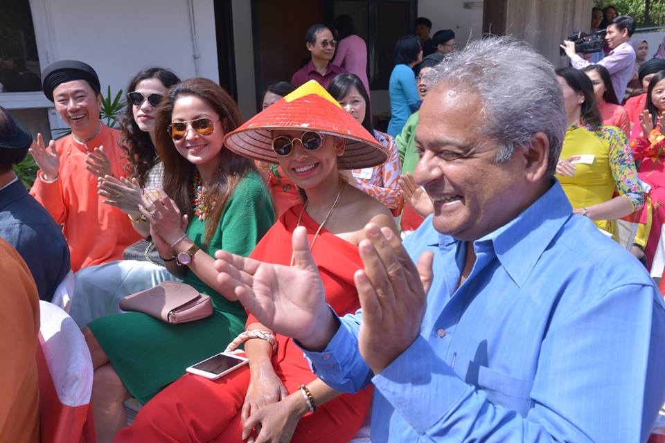 quang ba ao dai viet nam voi ban be asean va an do