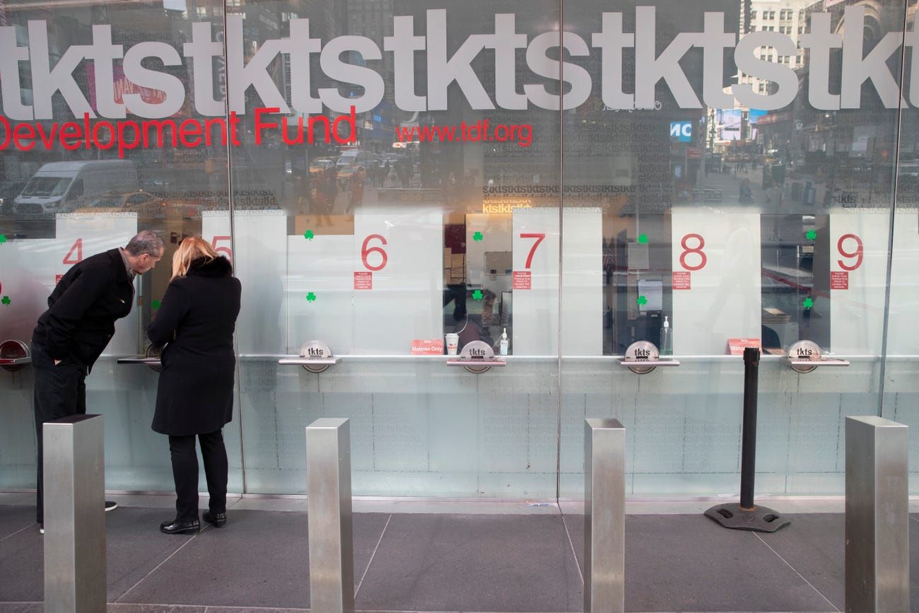 covid 19 tuyen bo tinh trang khan cap quoc gia my dong cua hang loat dia diem du lich