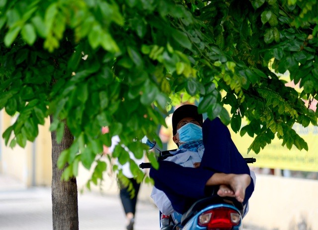 Miền Bắc mưa rét, TP. Hồ Chí Minh nắng nóng gay gắt 36 độ C