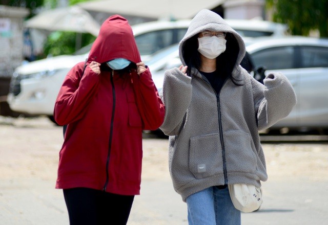 Miền Bắc mưa rét, TP. Hồ Chí Minh nắng nóng gay gắt 36 độ C