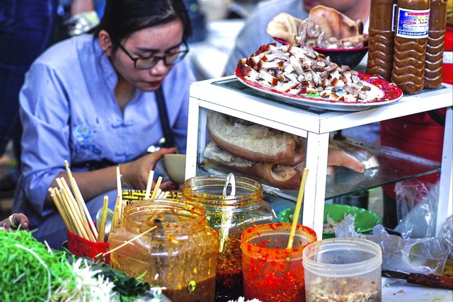Lạc vào thiên đường ẩm thực cả trăm món Du lịch Đà Nẵng: Lạc vào chợ Cồn, 'thiên đường ẩm thực' cả trăm món