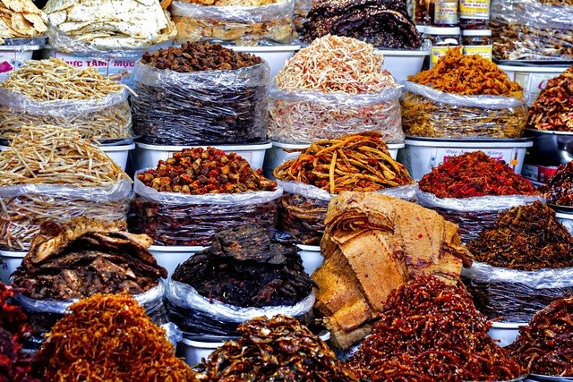 Lạc vào thiên đường ẩm thực cả trăm món Du lịch Đà Nẵng: Lạc vào chợ Cồn, 'thiên đường ẩm thực' cả trăm món