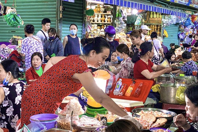 Lạc vào thiên đường ẩm thực cả trăm món Du lịch Đà Nẵng: Lạc vào chợ Cồn, 'thiên đường ẩm thực' cả trăm món