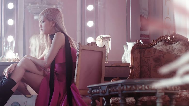 'Bóc giá' những bộ cánh và phụ kiện đắt đỏ trong MV On The Ground của Rosé BLACKPINK