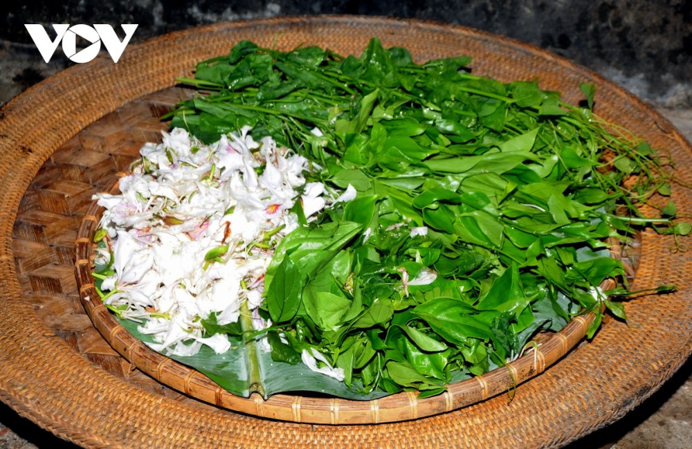 Lên Sơn La thưởng thức món ăn hấp dẫn từ hoa ban