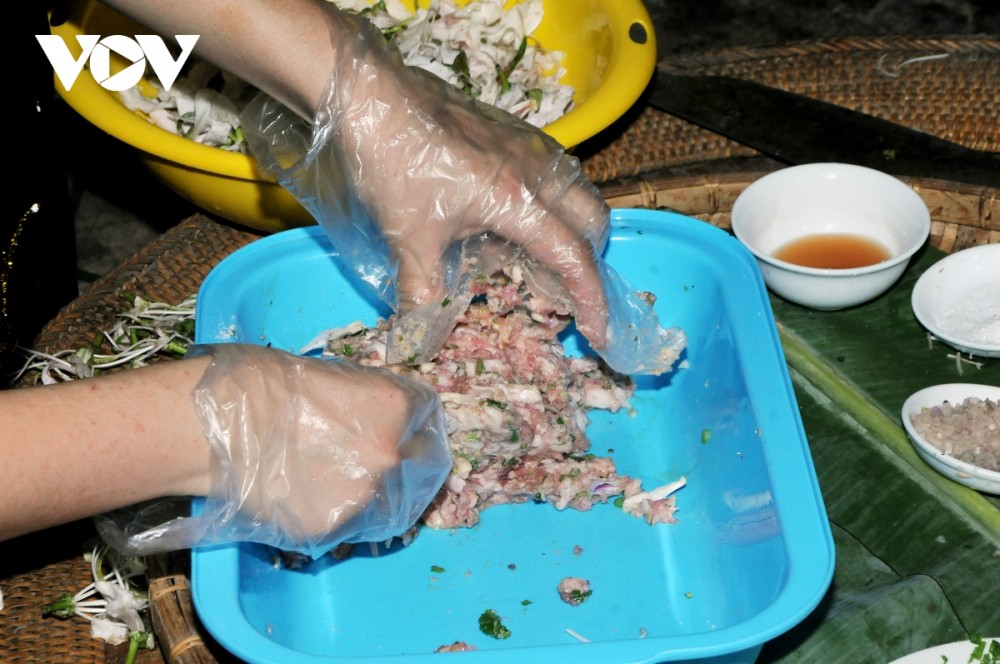 Lên Sơn La thưởng thức món ăn hấp dẫn từ hoa ban