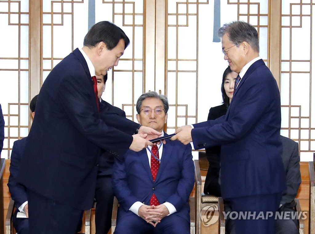 Hình ảnh thời trẻ của tân Tổng thống Hàn Quốc Yoon Suk yeol