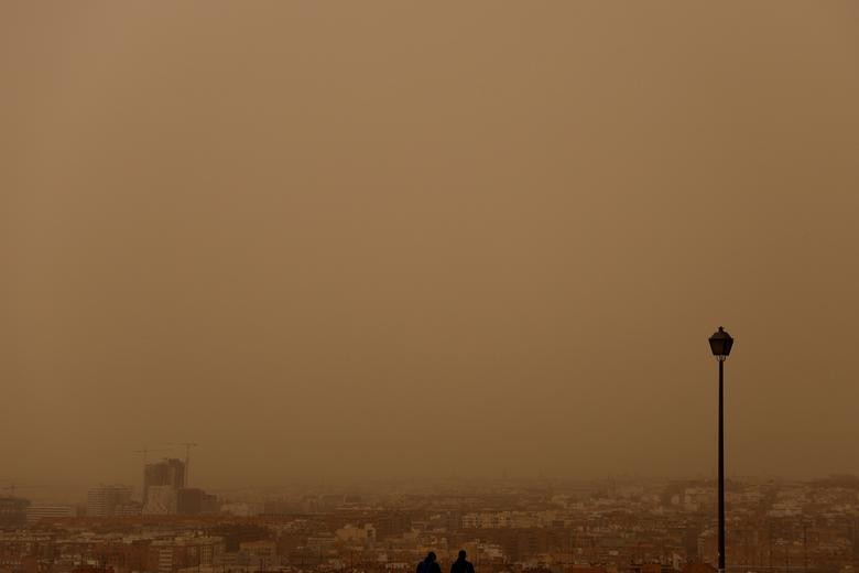 Châu Âu bị 'tấn công' bởi bão bụi bất thường từ sa mạc Sahara