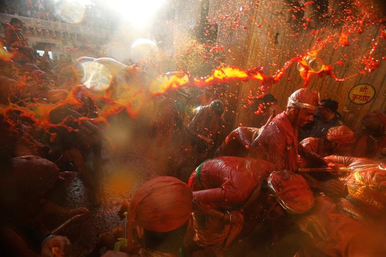 Ngập tràn sắc màu tại lễ hội Holi ở Ấn Độ