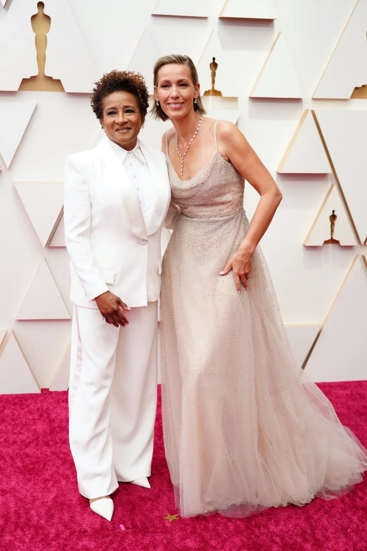 Những cặp đôi mặc đẹp nhất tại Lễ trao giải Oscar 2022