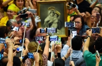 sharp gioi thieu smartphone co the gap duoc voi thiet ke dang vo so