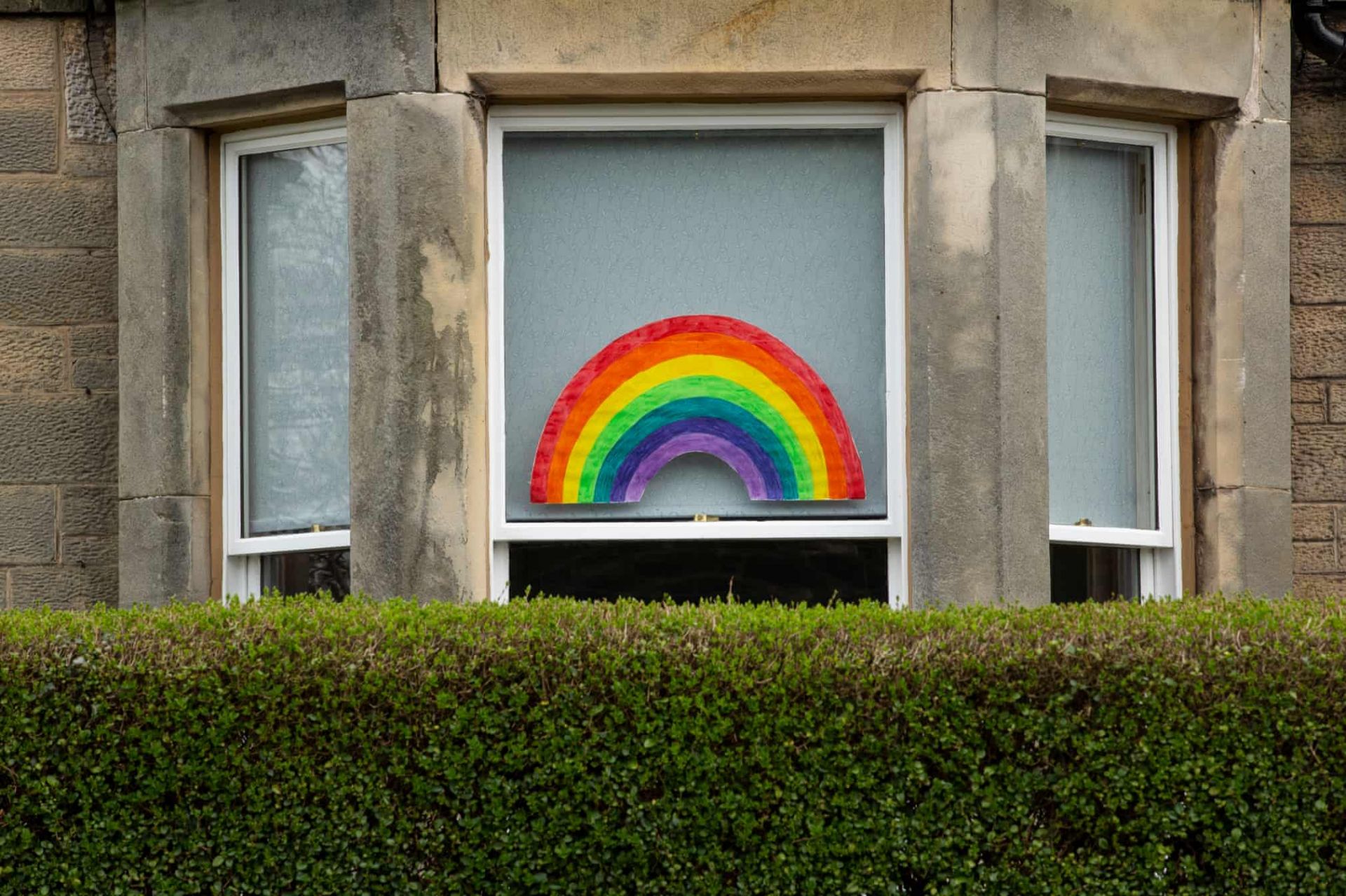 dich covid 19 hinh anh cua hy vong tren cac o cua o edinburgh anh