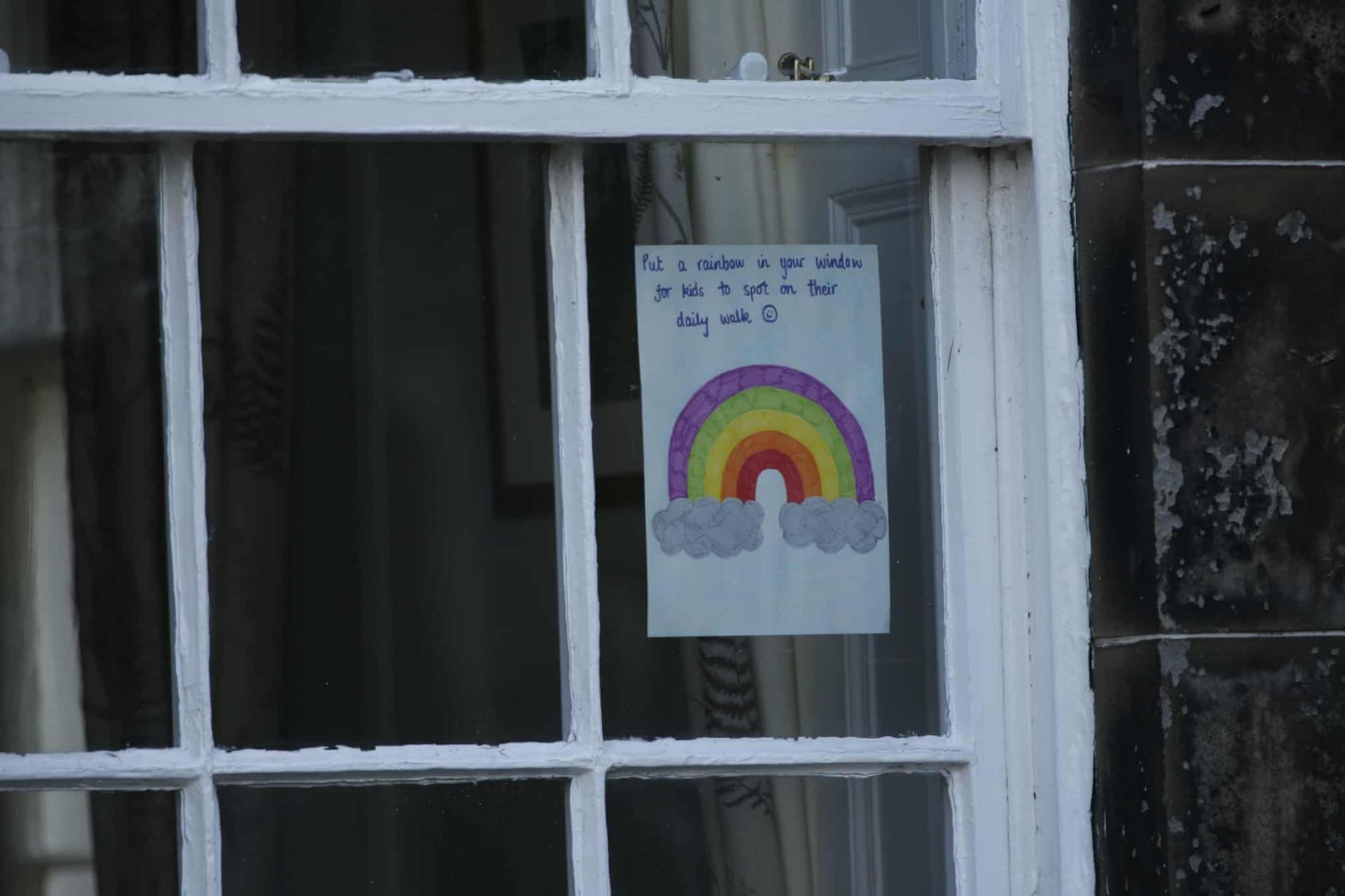 dich covid 19 hinh anh cua hy vong tren cac o cua o edinburgh anh