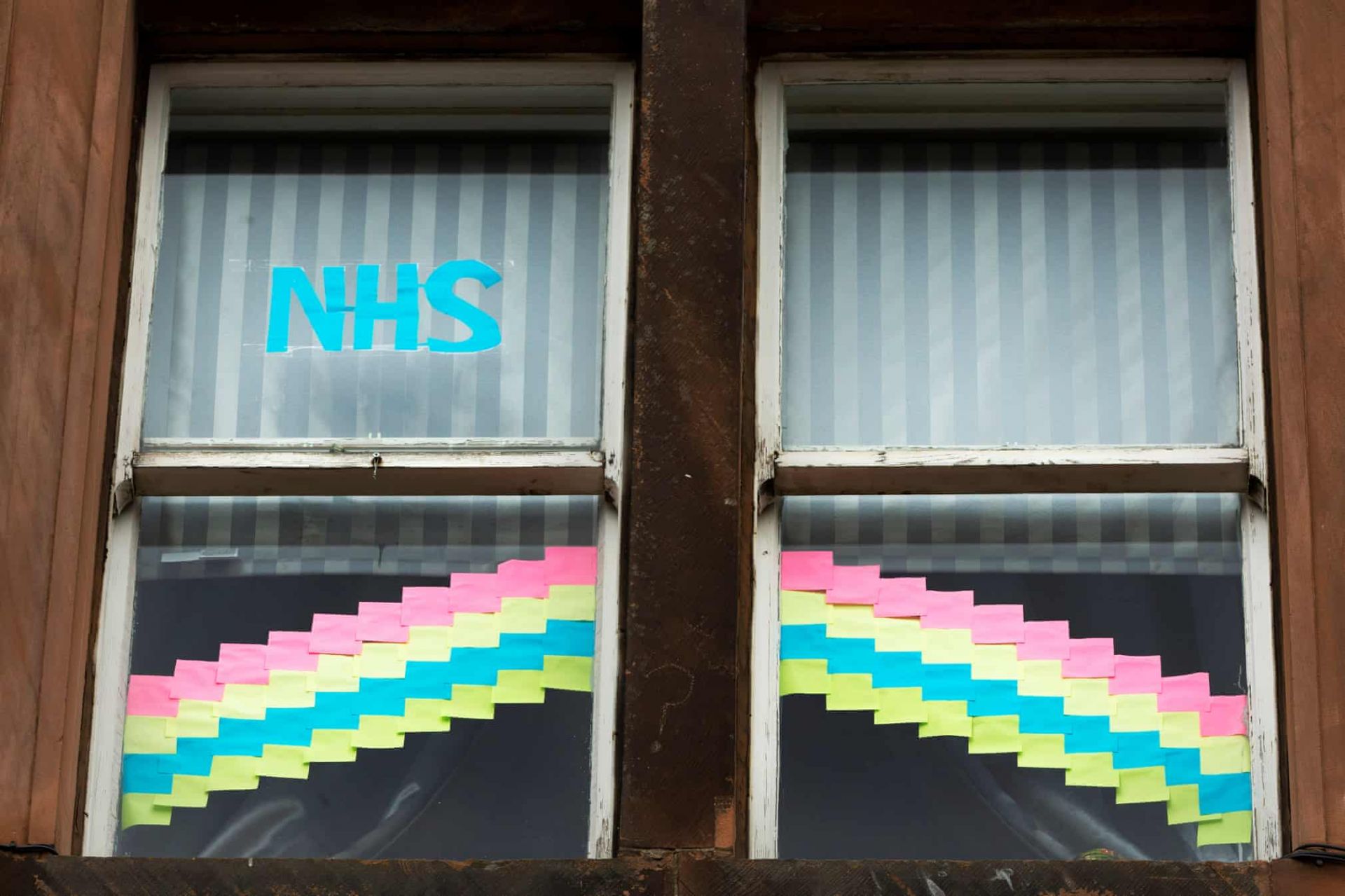 dich covid 19 hinh anh cua hy vong tren cac o cua o edinburgh anh