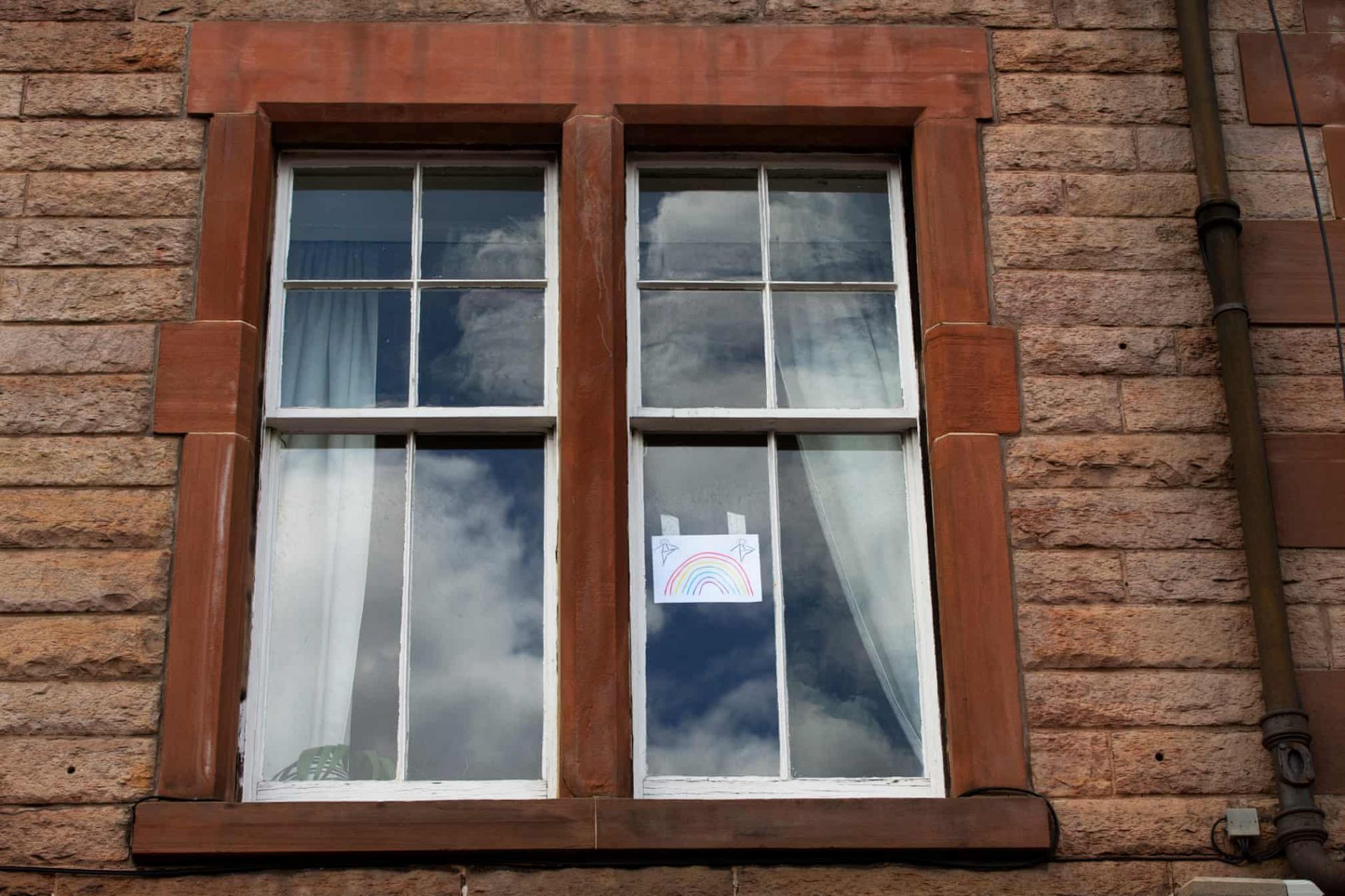 dich covid 19 hinh anh cua hy vong tren cac o cua o edinburgh anh