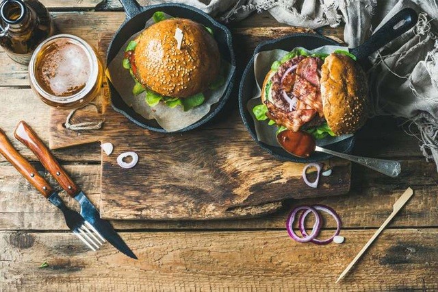 Đồ ăn nhanh có thể là một trong những nguyên nhân gây bệnh ung thư. Đồ ăn nhanh có thể là một trong những nguyên nhân gây bệnh ung thư.