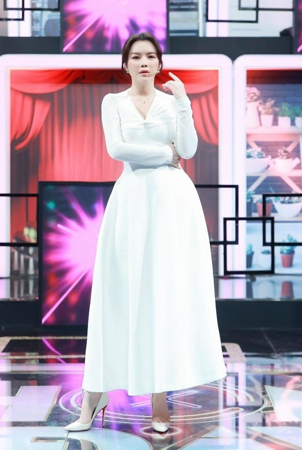 Sao Việt: Ngắm vẻ cá tính lẫn gợi cảm của dàn mỹ nhân Việt