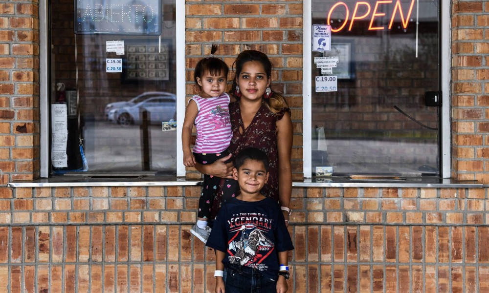 Giấc mơ Mỹ và ước muốn đoàn tụ gia đình của những bà mẹ trẻ