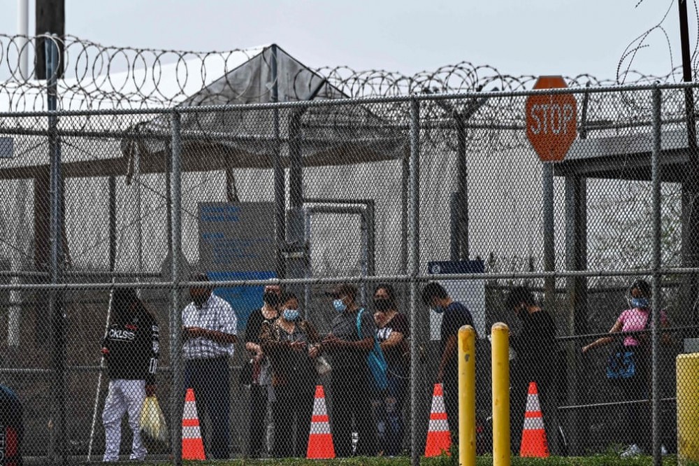 Giấc mơ Mỹ và ước muốn đoàn tụ gia đình của những bà mẹ trẻ