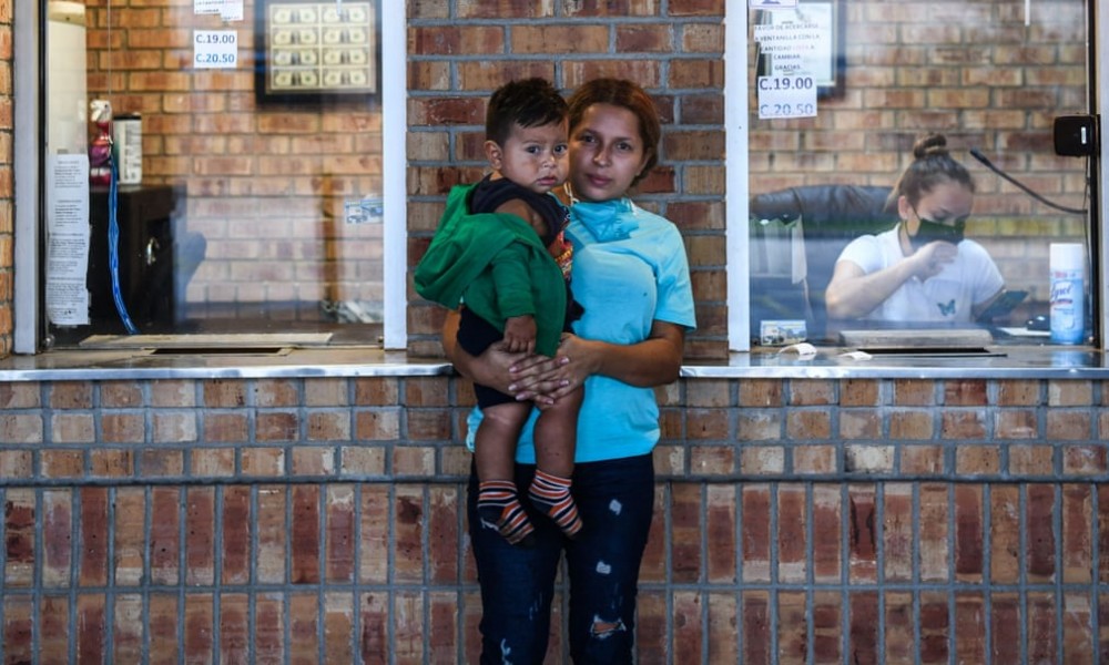 Giấc mơ Mỹ và ước muốn đoàn tụ gia đình của những bà mẹ trẻ