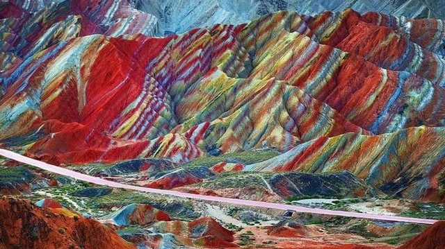 Vẻ đẹp đáng kinh ngạc của 5 công viên địa chất phủ màu cầu vồng đẹp nhất thế giới