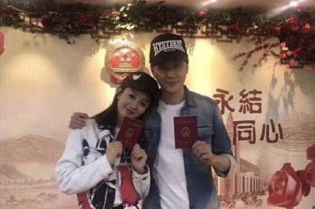 Năm 2018, Triệu Lệ Dĩnh và Phùng Thiệu Phong xác nhận đã là vợ chồng trong sự ngỡ ngàng của người hâm mộ. 