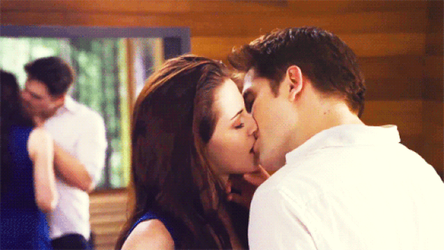 Kristen Stewart và dàn sao Hollywood nghĩ gì khi diễn cảnh nóng?