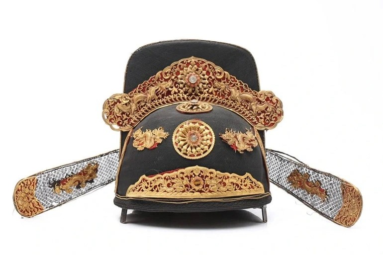 Mũ quan triều Nguyễn bất ngờ trúng đấu giá 20 tỷ đồng, cao gấp 1.200 lần giá khởi điểm