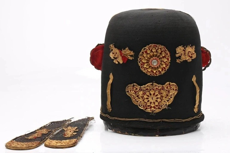 Mũ quan triều Nguyễn bất ngờ trúng đấu giá 20 tỷ đồng, cao gấp 1.200 lần giá khởi điểm