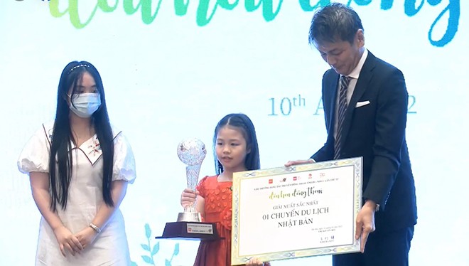 Bé gái 8 tuổi Hà Nội giành giải đặc biệt cuộc thi 'Đóa hoa đồng thoại'