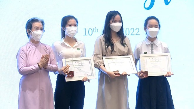 Các tác giả được trao giải nhì