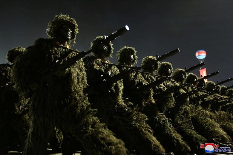 Mãn nhãn với lễ duyệt binh hoành tráng kỷ niệm 90 năm ngày thành lập Quân đội Triều Tiên Lễ duyệt binh hoành tráng kỷ niệm 90 năm ngày thành lập Quân đội Cách mạng nhân dân Triều Tiên