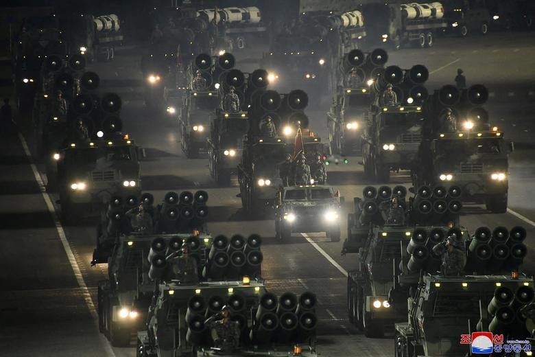 Mãn nhãn với lễ duyệt binh hoành tráng kỷ niệm 90 năm ngày thành lập Quân đội Triều Tiên Lễ duyệt binh hoành tráng kỷ niệm 90 năm ngày thành lập Quân đội Cách mạng nhân dân Triều Tiên