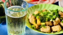 3 thói quen trước khi ngủ tàn phá gan