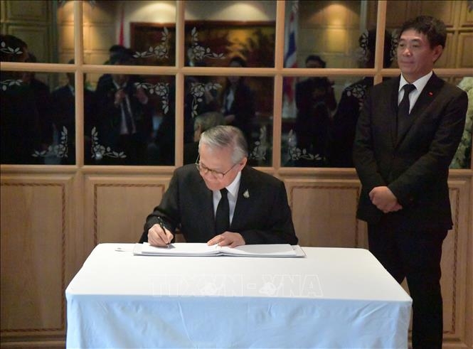 le vieng va mo so tang nguyen chu tich nuoc le duc anh tai tha i lan nam phi va ha lan