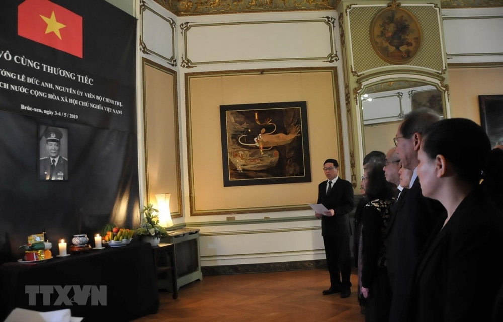 le vieng va mo so tang nguyen chu tich nuoc le duc anh tai bi australia israel anh va pha p