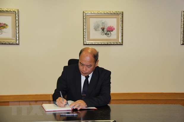 le vieng va mo so tang nguyen chu tich nuoc le duc anh tai bi australia israel anh va pha p