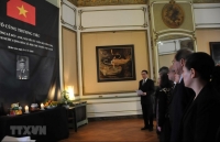 le vieng nguyen chu tich nuoc le duc anh tai ba lan